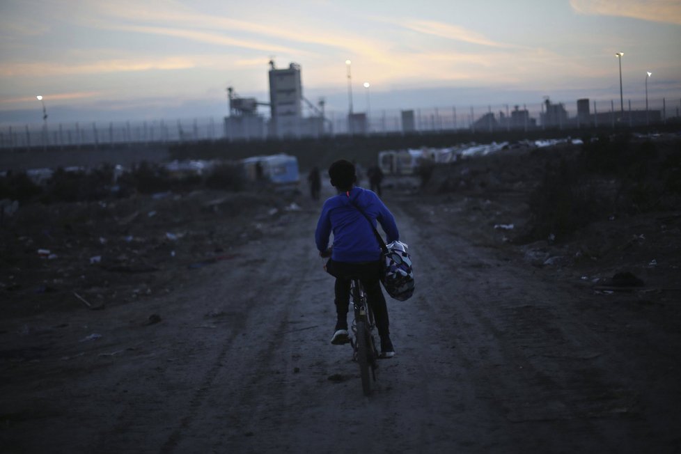 Zbytky dnes už bývalého uprchlického tábora ve francouzském Calais