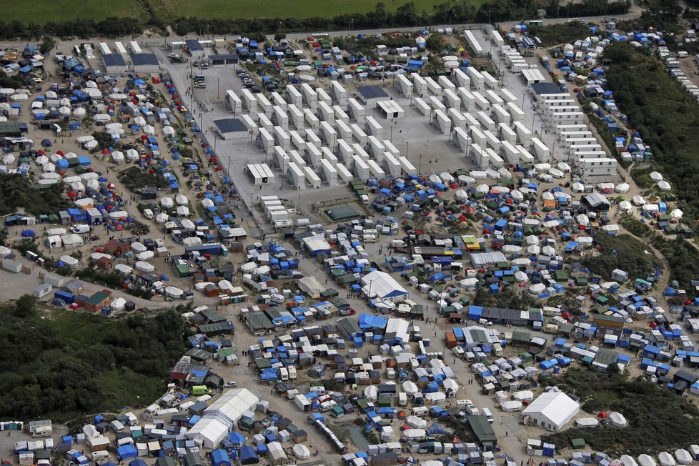 Francouzi naštvali Brity: Londýn by měl přijímat žádosti o azyl přímo z Calais.