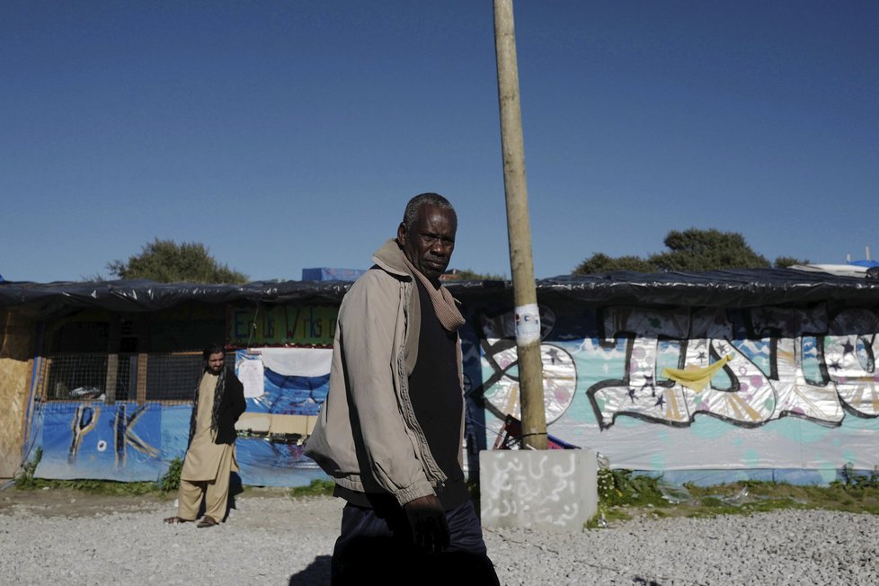 Francouzi naštvali Brity: Londýn by měl přijímat žádosti o azyl přímo z Calais