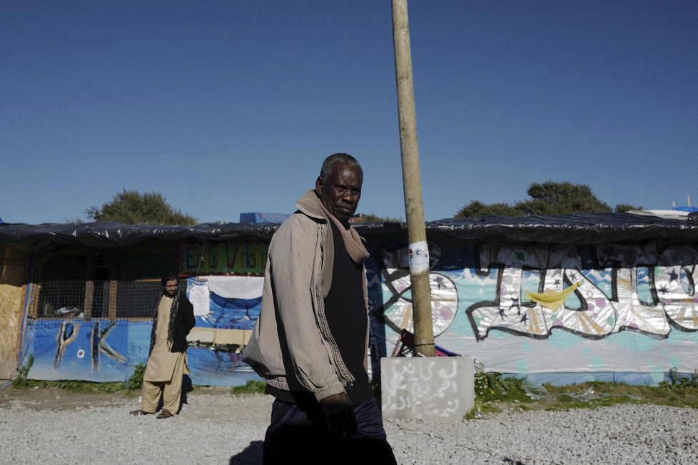 Francouzi naštvali Brity: Londýn by měl přijímat žádosti o azyl přímo z Calais.