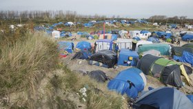 Uprchlický tábor v Calais se pomalu mění v město.