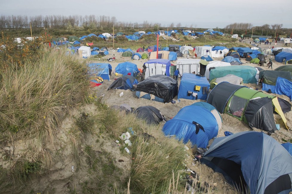 Uprchlický tábor v Calais se pomalu mění v město.