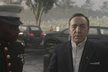 Kevin Spacey hře propůjčil svou podobu i hlas.