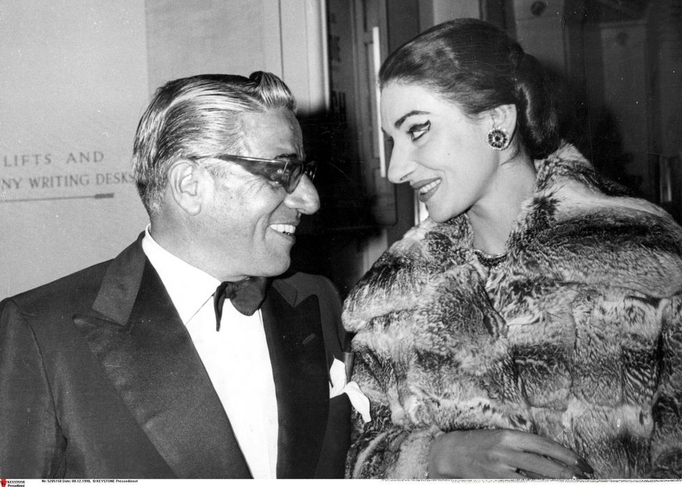 Operní diva Maria Callas měla milostnou aféru s miliardářem Aristotelem Onassisem.