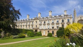 Univerzita v Cambridge přišla o trávník