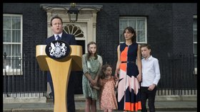 David Cameron se svou ženou a dětmi