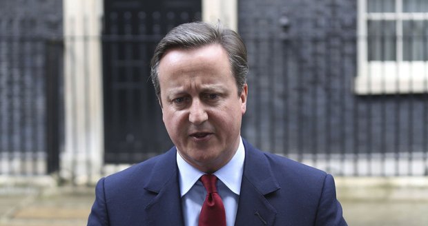 Cameron ohlásil demisi a zabroukal si. Šlo o hudbu z politického seriálu?