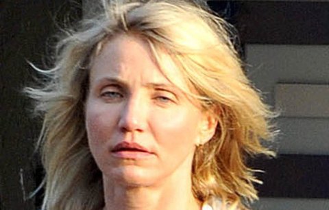 Cameron Diaz po náročné noci? Bez make-upu raději nevycházet