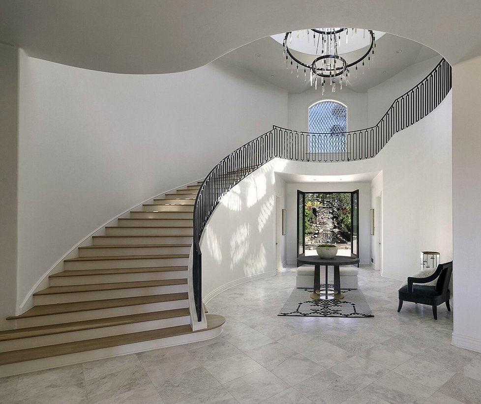 Herečka Cameron Diaz a hudebník Benji Madden si koupili před nedávnem krásné sídlo v Los Angeles za 12,67 milionu dolarů.