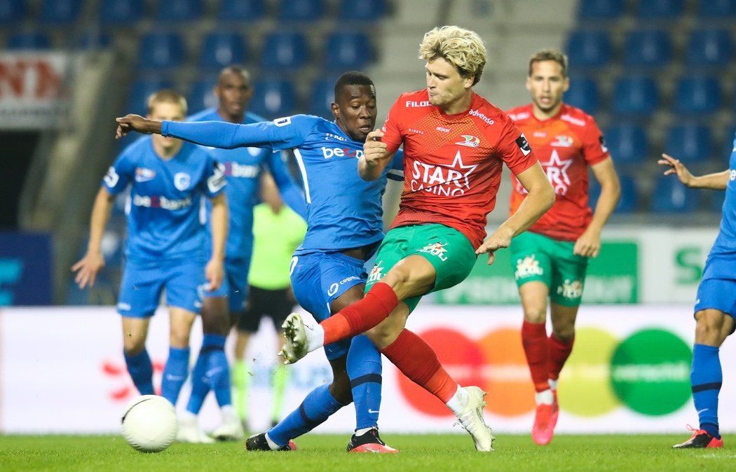 Fotbalista Cameron McGeehan v dresu Oostende