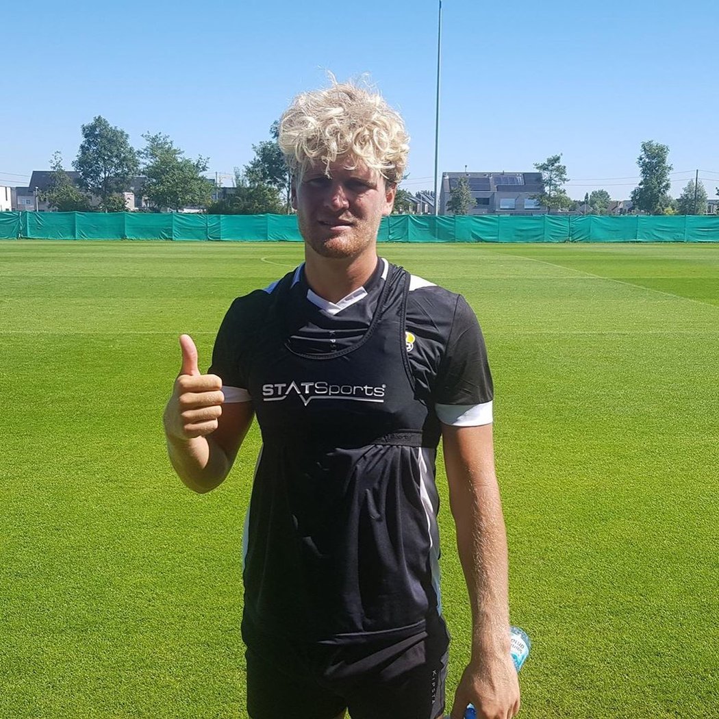 Fotbalista Cameron McGeehan