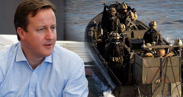 Britský premiér David Cameron povolil britským lodím použít proti somálským pirátům v případě napadení střelné zbraně
