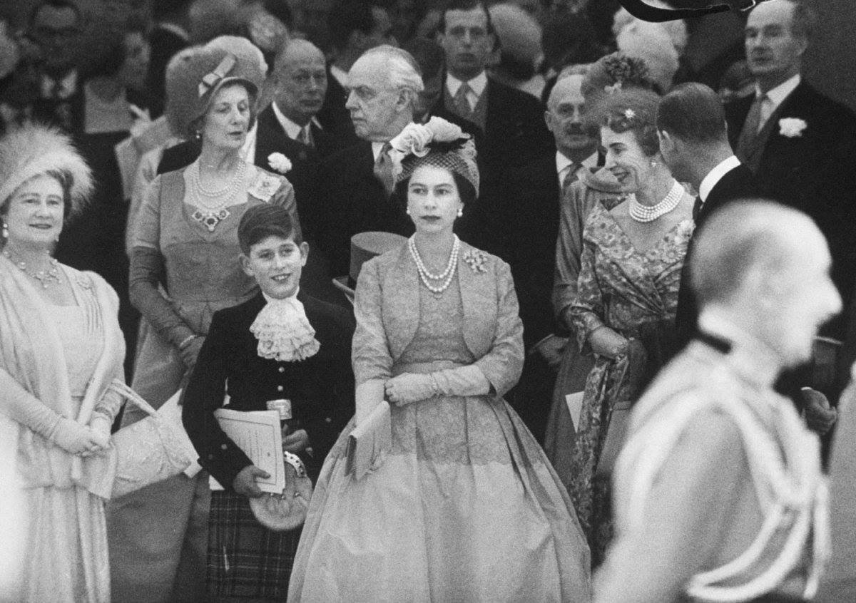 Malý Charles s královnou Alžbetou II. Sotva tehdy tušila, že bude synek takový erotoman.