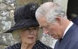 Zdrcená Camilla se svým manželem princem Charlesem