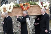 Královský pohřeb v proutěné rakvi: Vévodkyně Camilla v slzách pohřbila bratra