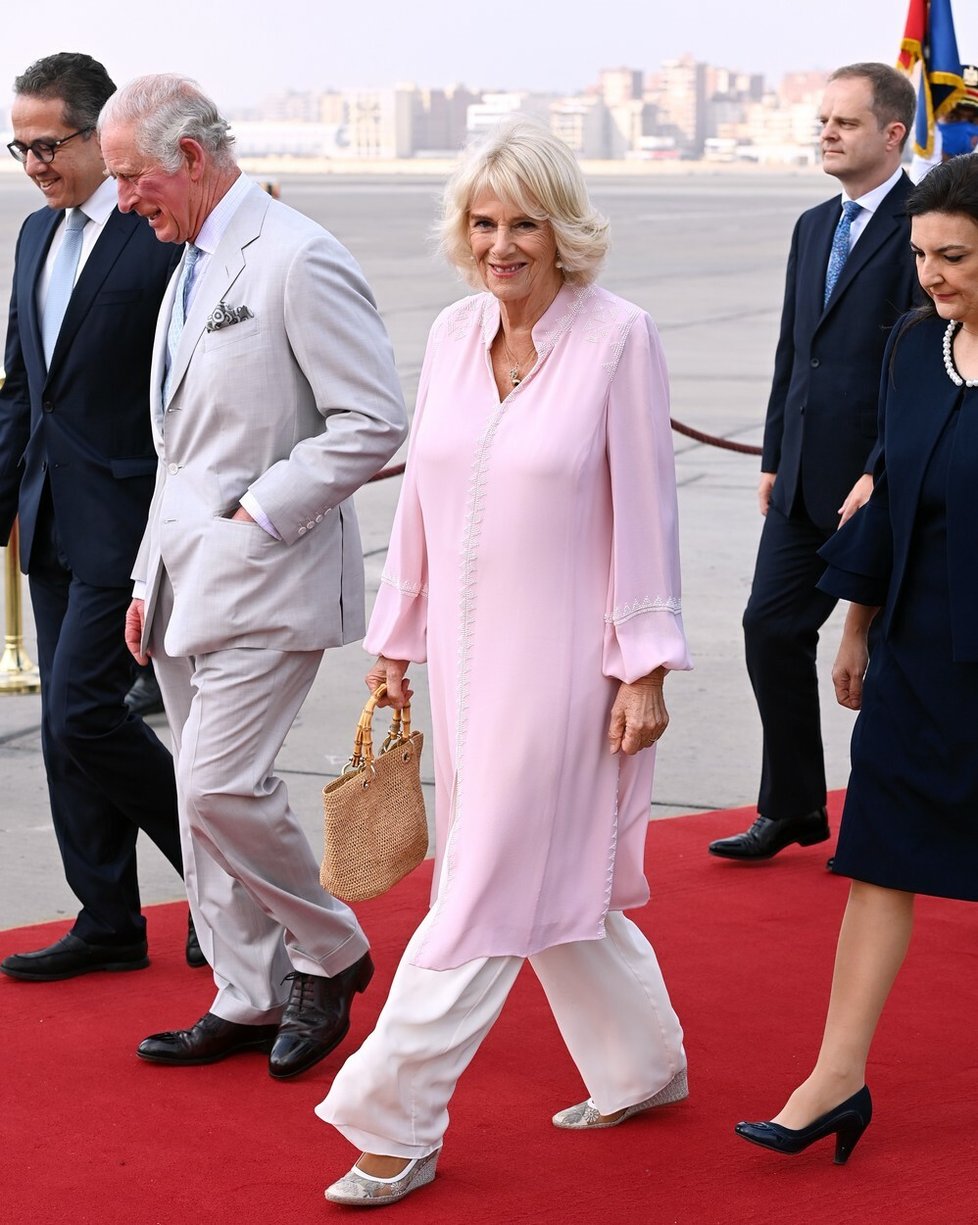 Královna manželka Camilla má nyní vytříbený vkus.