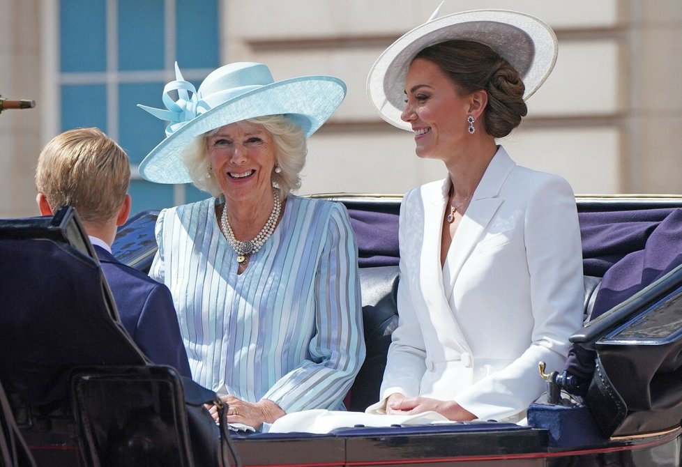Královna manželka Camilla má nyní vytříbený vkus.