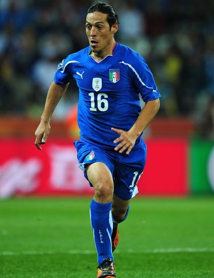 Italský záložník Mauro Camoranesi má problémy. Dostihly ho hříchy z mládí.