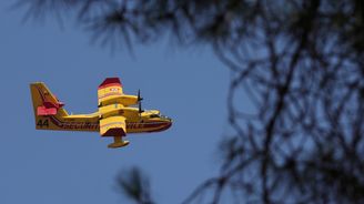 Do Česka se vrátí dvě letadla Canadair z Itálie. Pomůžou s hašením na Hřensku