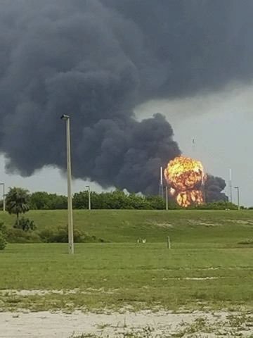 Neúspěšný test rakety na mysu Canaveral: Explodovala raketa Falcon 9
