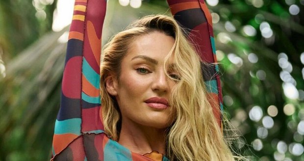 Candice Swanepoel odhalila svou postavu při focení pro její módní značku Tropic of C