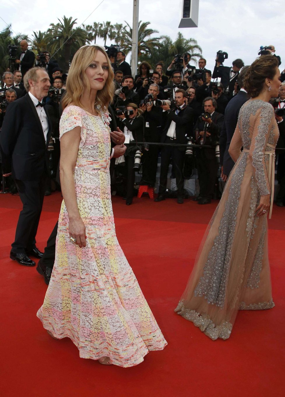 Vanessa Paradis na slavnostním zahájení festivalu v Cannes, které otevírá film Woodyho Allena &#34;Cafe Society&#34;.