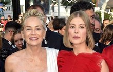 Sharon Stoneová a »Pražanda« Rosamund Pikeová: Pápá, Cannes!