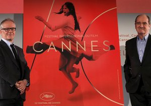 Festivalový delegát Thierry Fremaux a prezident festivalu v Cannes Pierre Lescure