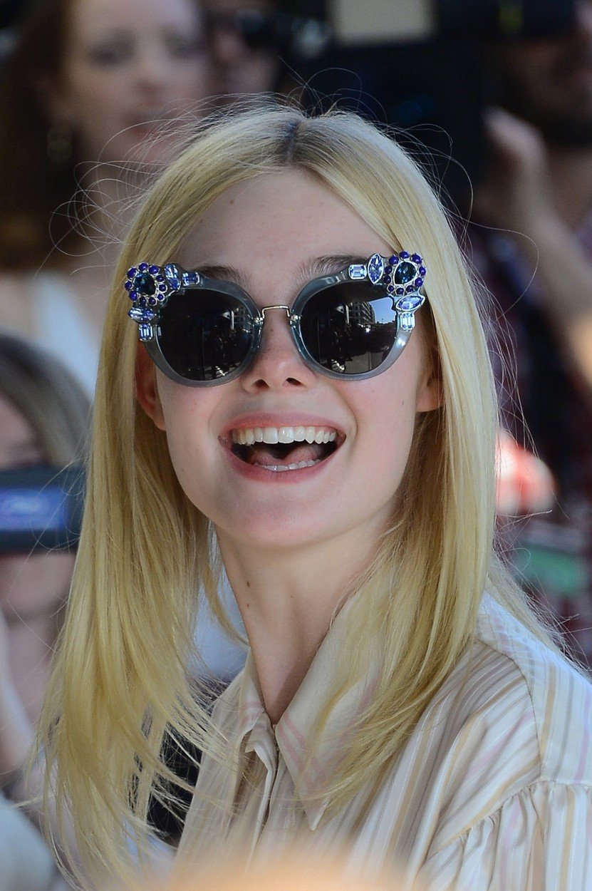 Elle Fanning v Cannes