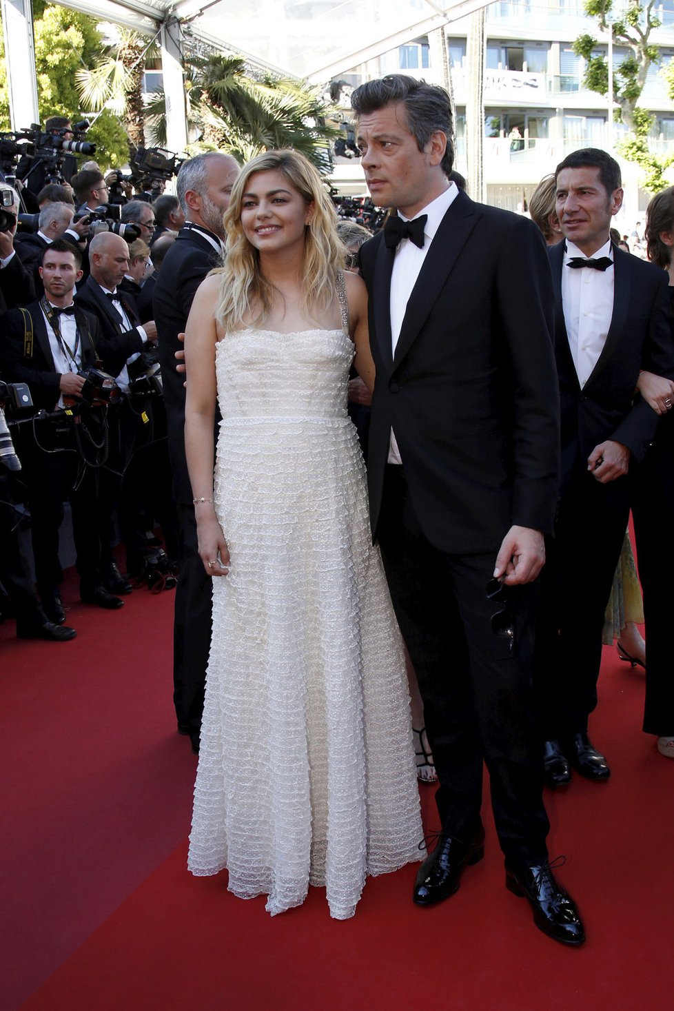 Zahájení filmového festivalu v Cannes: Zpěváci Benjamin Biolay a Louane