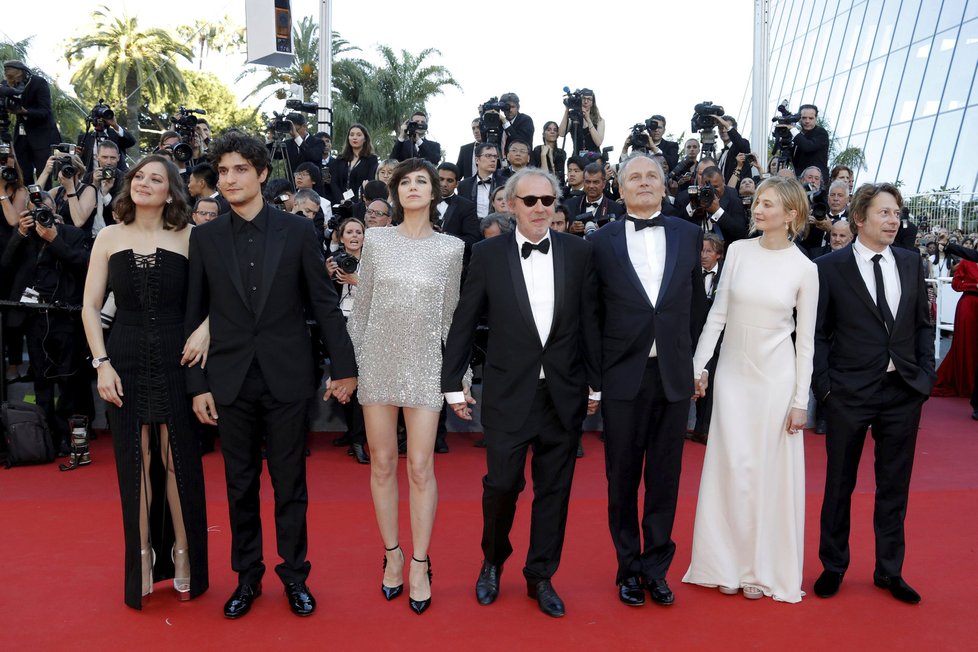 Zahájení prestižního festivalu v Cannes: Režisér Arnaud Desplechin, Mathieu Amalric, Louis Garrel, Marion Cotillard, Charlotte Gainsbourg, Alba Rohrwacher a Hippolyte Girardot