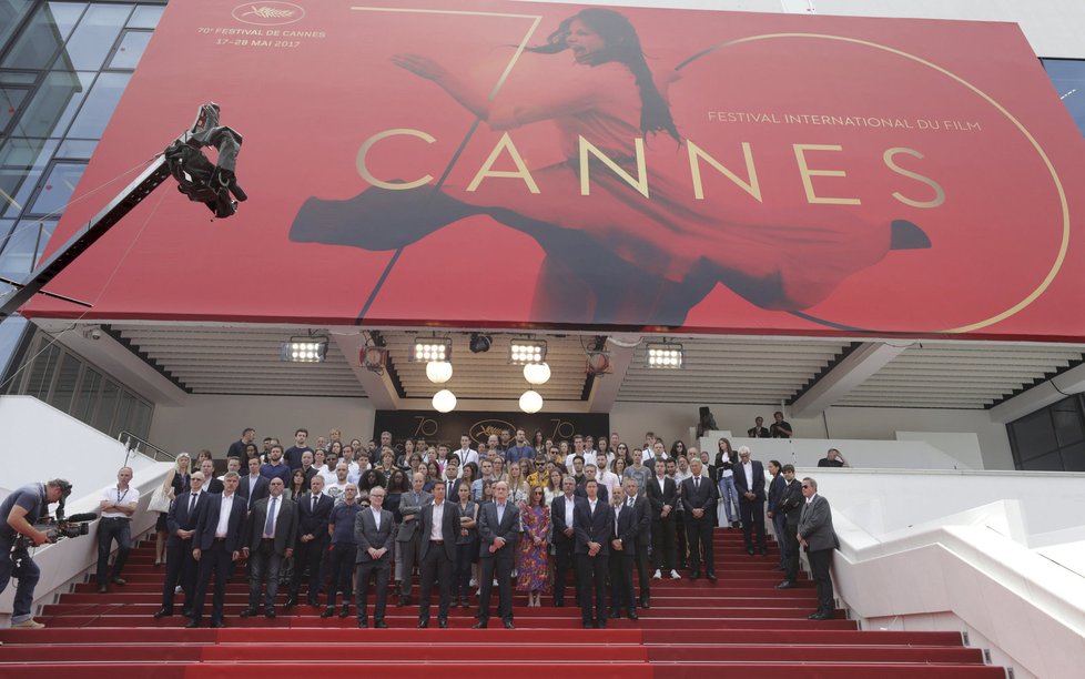 Na filmovém festivalu Cannes drželi účastníci minutu ticha za oběti útoku v Manchesteru