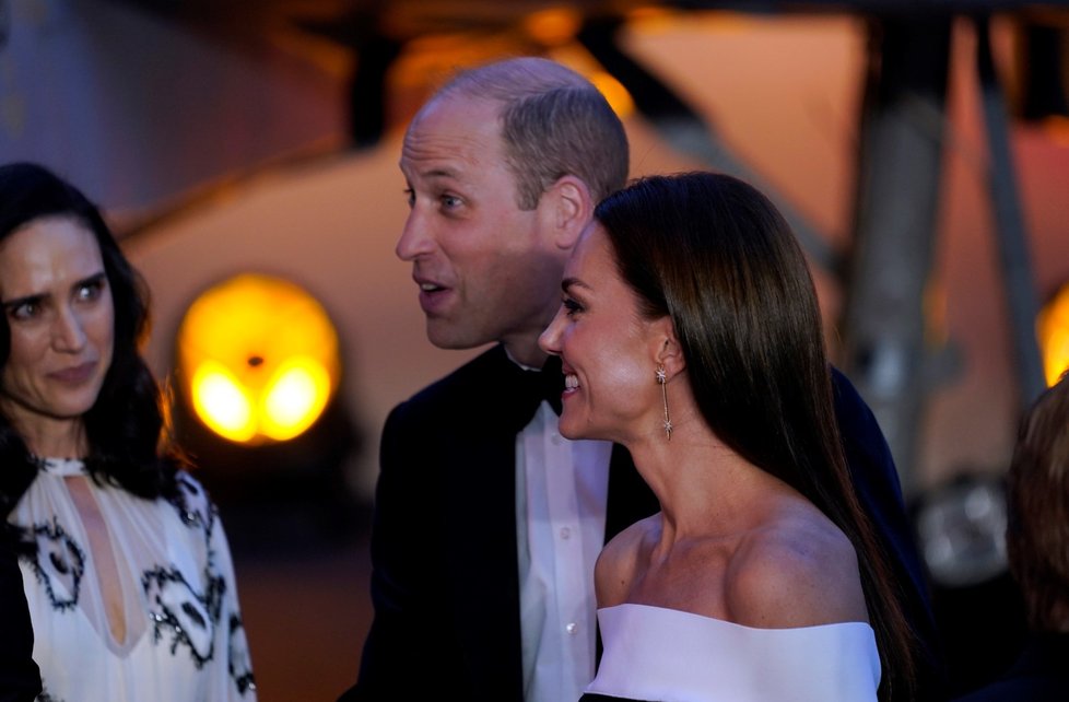 Vévodkyně Kate a princ William ve společnosti Toma Cruise na premiéře filmu Top Gun: Maverick na festivalu v Cannes
