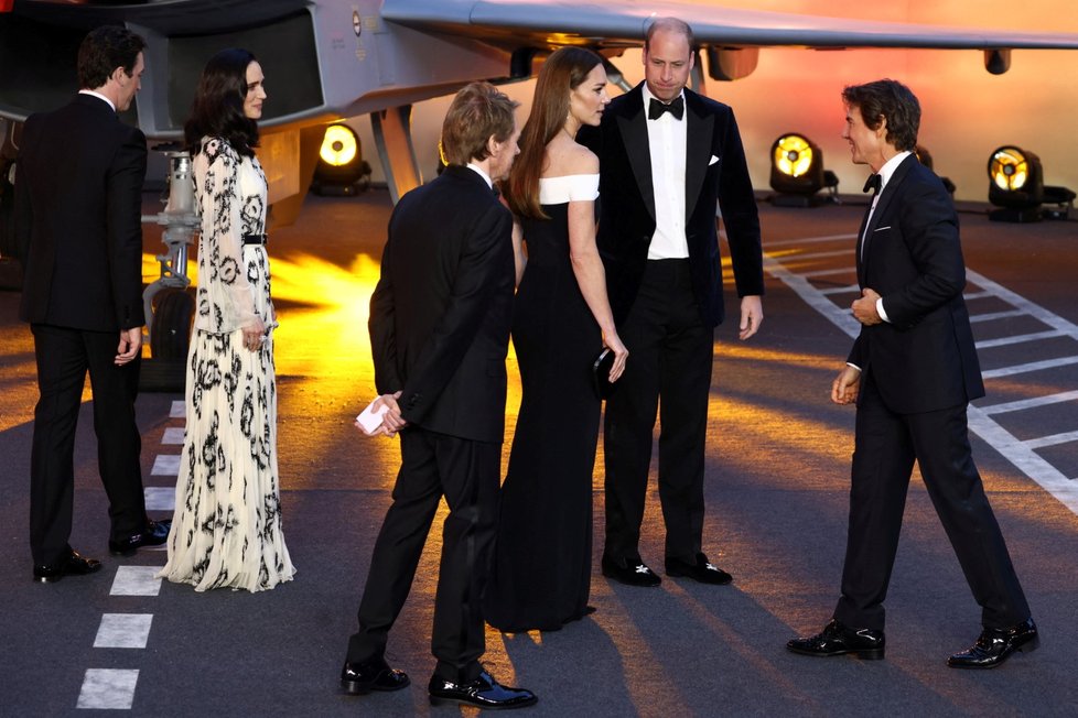 Vévodkyně Kate a princ William ve společnosti Toma Cruise na premiéře filmu Top Gun: Maverick na festivalu v Cannes