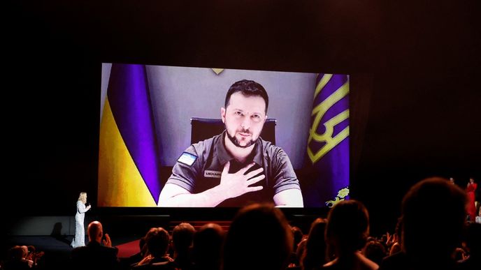 Na zahájení festivalu v Cannes promluvit prezident Zelenskyj (17. 5. 2022)