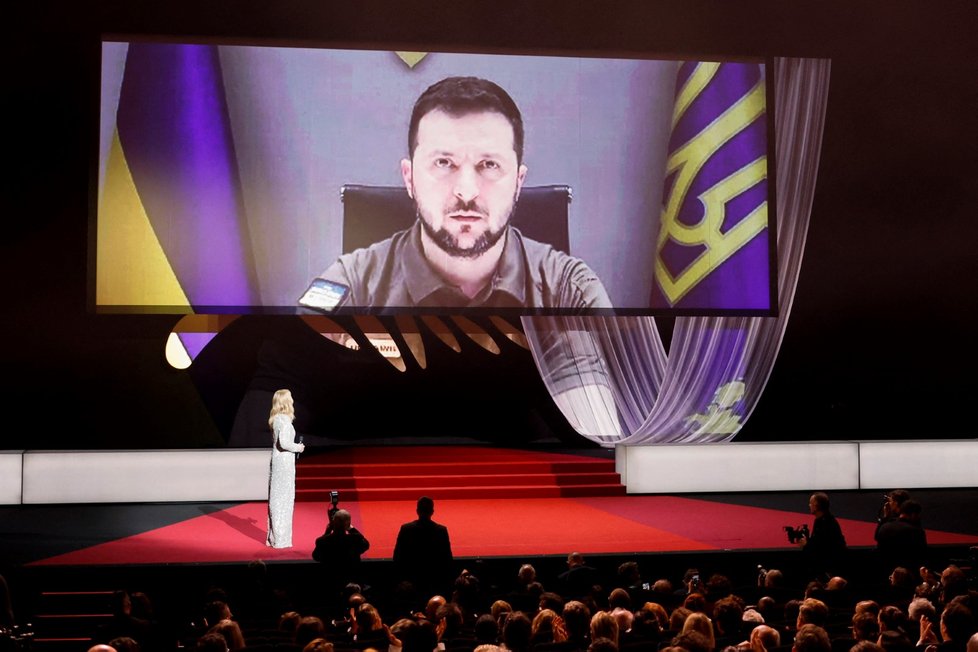 Na zahájení festivalu v Cannes promluvit prezident Zelenskyj (17. 5. 2022)