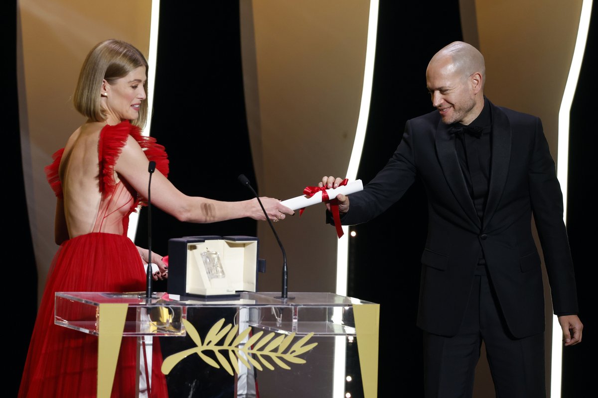 Rosamund Pike v Cannes.