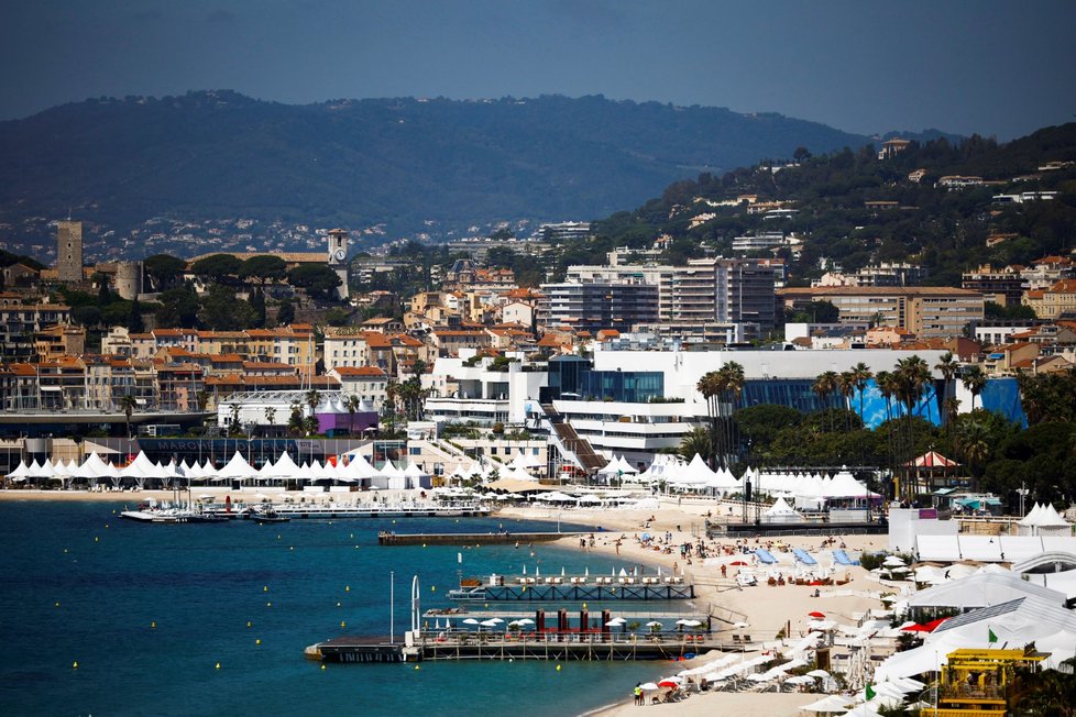 Přípravy na zahájení festivalu v Cannes 2022