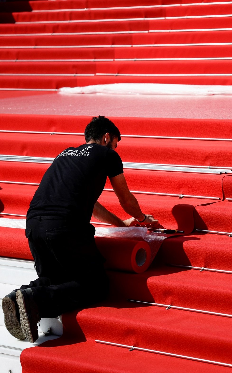 Přípravy na zahájení festivalu v Cannes 2022