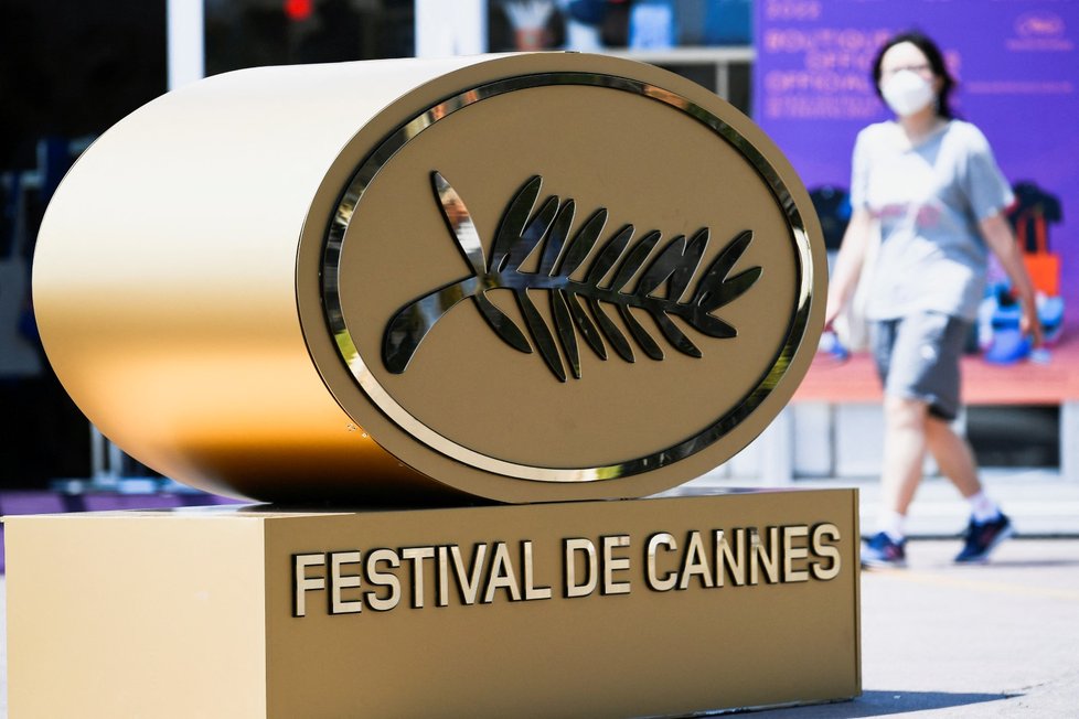 Přípravy na zahájení festivalu v Cannes 2022