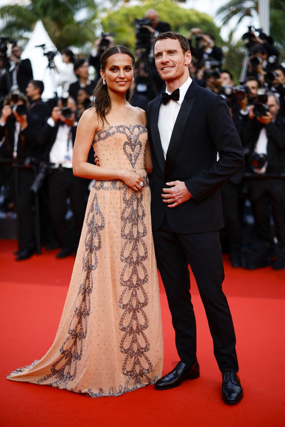 Švédská herečka Alicia Vikander s manželem v Cannes