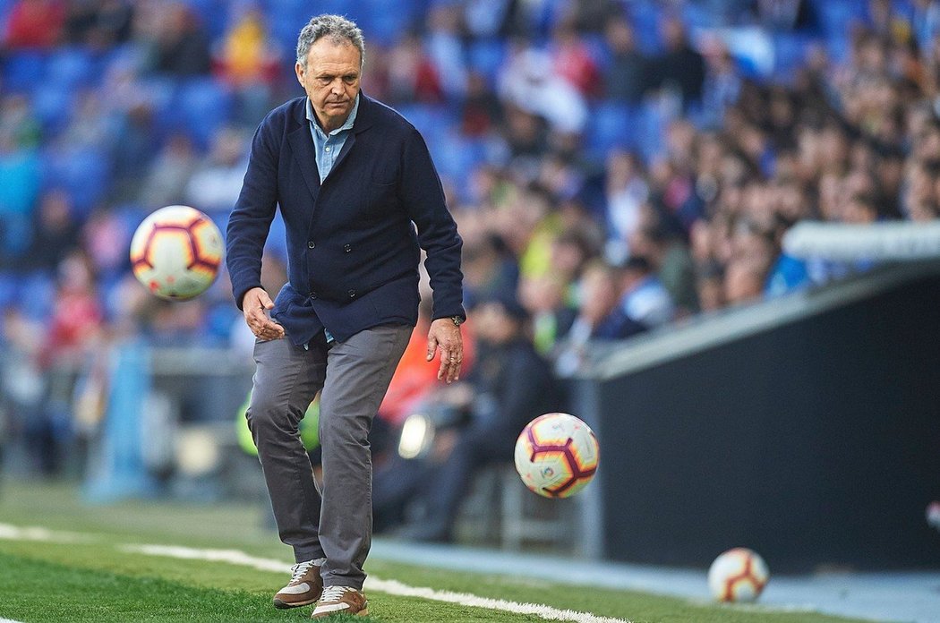 Trenér FC Sevilla Joaquín Caparrós oznámil, že trpí akutní leukémií