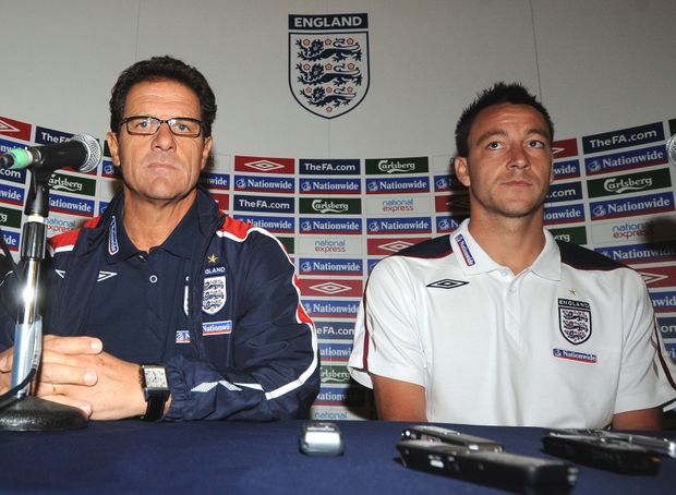 Fabio Capello a John Terry u jednoho stolu. Fabio Capello a John Terry u jednoho stolu.
