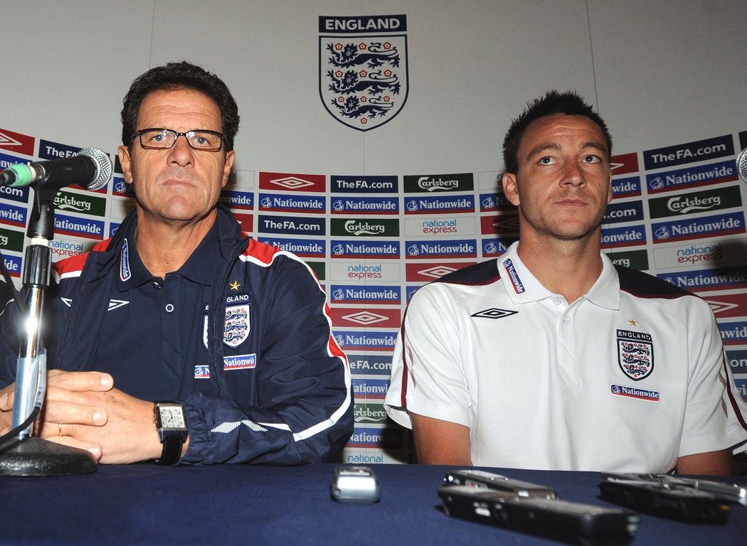 Fabio Capello a John Terry u jednoho stolu.