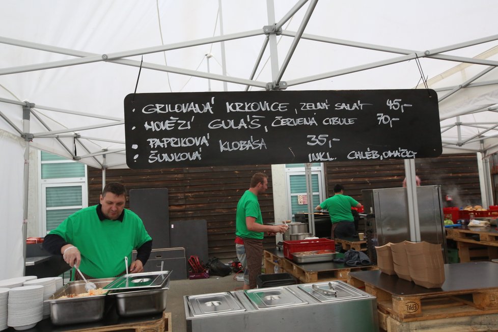 Babiš pořádal v sobotu 20. května rozlučku na farmě Čapí hnízdo.