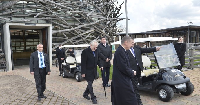 Prezident Miloš Zeman na exkurzi v Čapím hnízdě Andreje Babiše