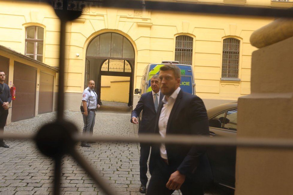 Hlavní líčení kvůli kauze Čapí hnízdo: Andrej Babiš odchází od soudu (12.9.2022)