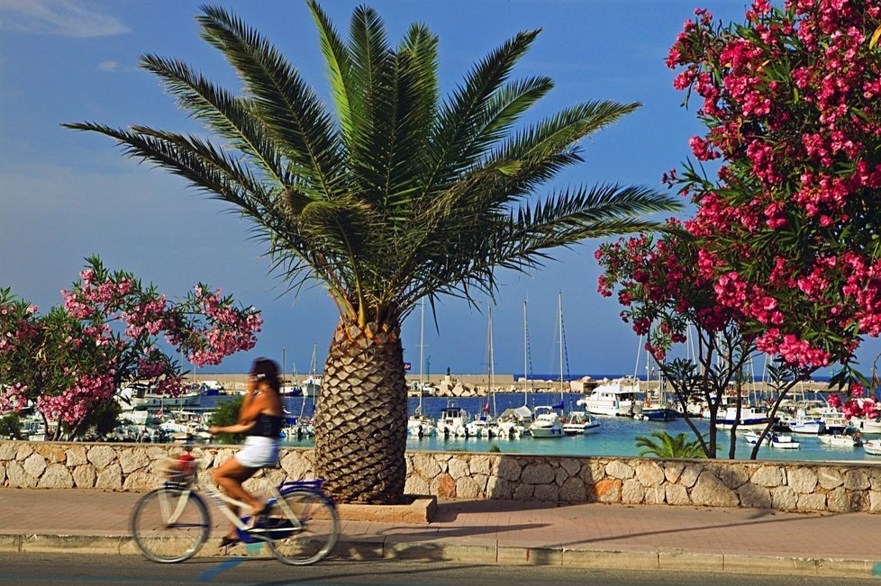 San Vito lo Capo je rekreační místo v nejsevernějším části Sicílie s plážemi s jemným bílým pískem.