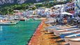 Capri, přístav v Tyrhénském moři