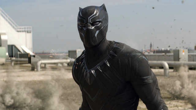 Chadwick Boseman jako Black Panther.